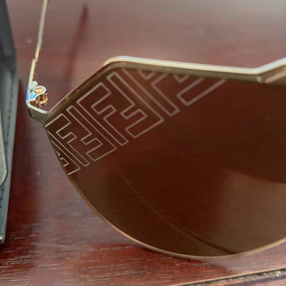 Authentic Fendi sunglasses never worn - new! - Picture 7 of 8